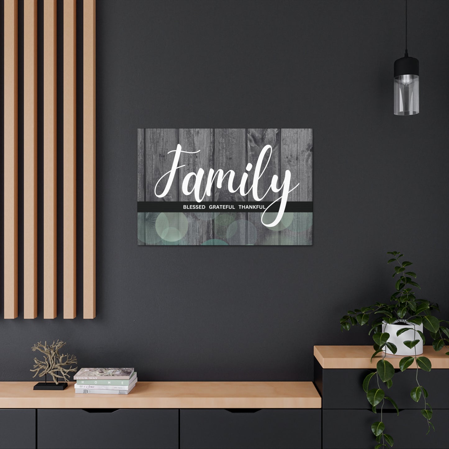 Arte cristiano de la pared: familia, bendecida, agradecida, agradecida (marco de madera listo para colgar)