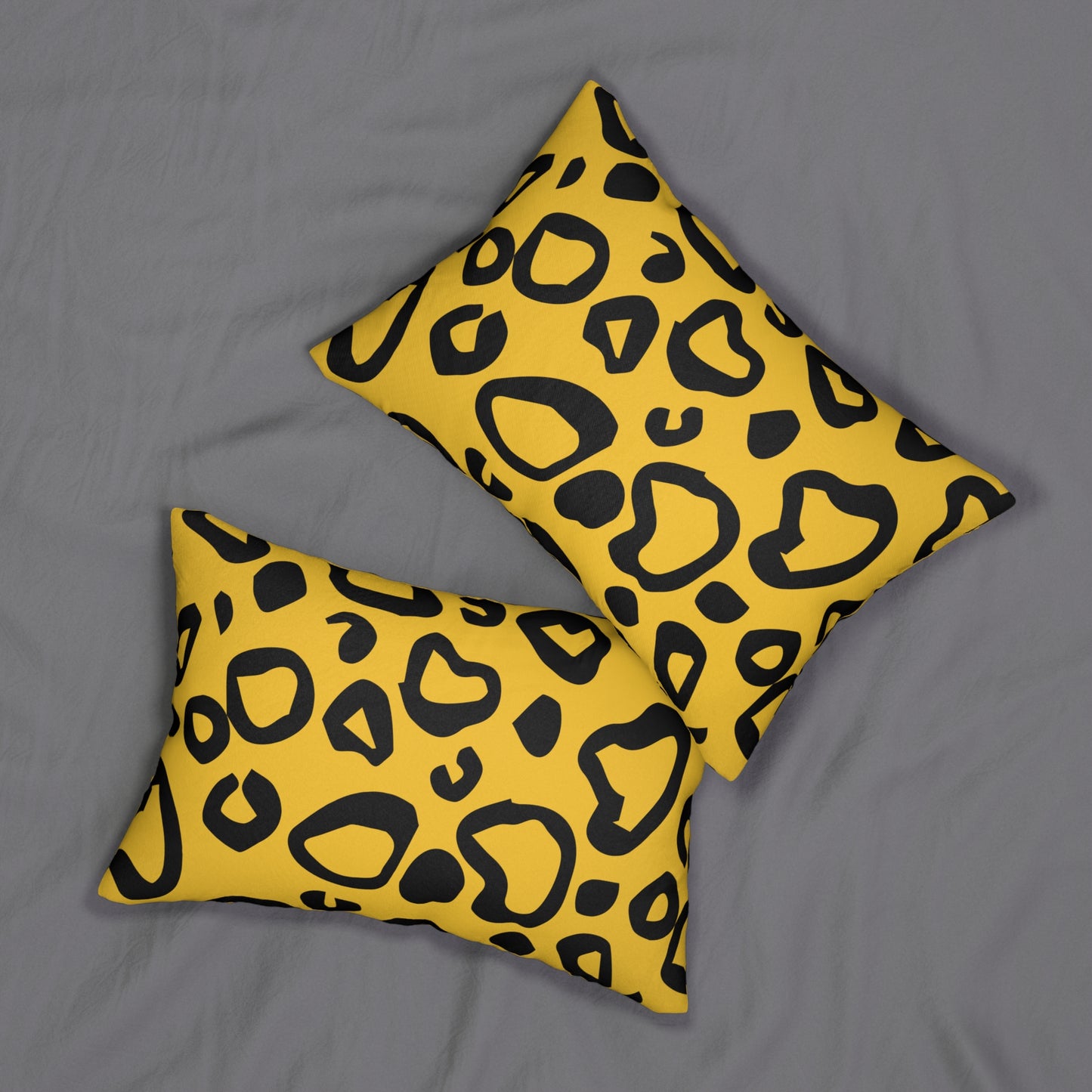 Almohada decorativa dorada con estampado de leopardo