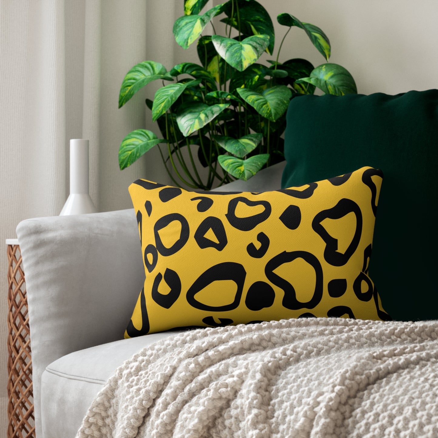 Almohada decorativa dorada con estampado de leopardo